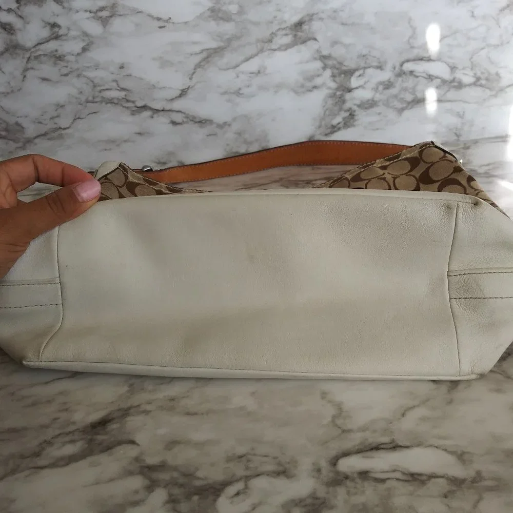 COACH tan/white shoulder bags - Picture 14 of 16